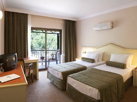 misafirhaneler-icin-icin-tek-kullanimlik-terlikler-kullan-at-terlik