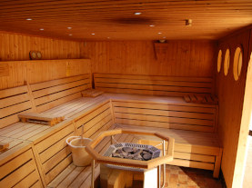 saunalar-kuaforler-guzellik-merkezleri-icin-tek-kullanimlik-terlikler-kullan-at-terlik